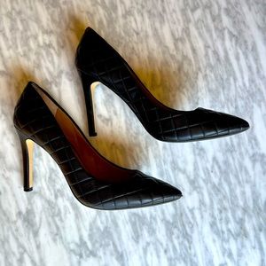 Banana Republic Black Quilted Leather Pumps Size 10